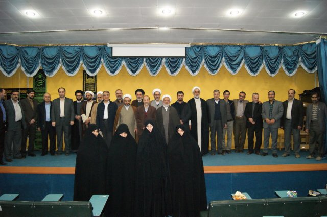 مراسم گراميداشت پيروزي انقلاب اسلامي با حضور اعضاي هيأت علمي دانشكده الهيات به همراه خانواده هاي ايشان